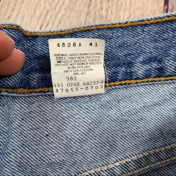 Vintage High Waisted Levi’s Distressed Jean Short - Picture 8 of 9